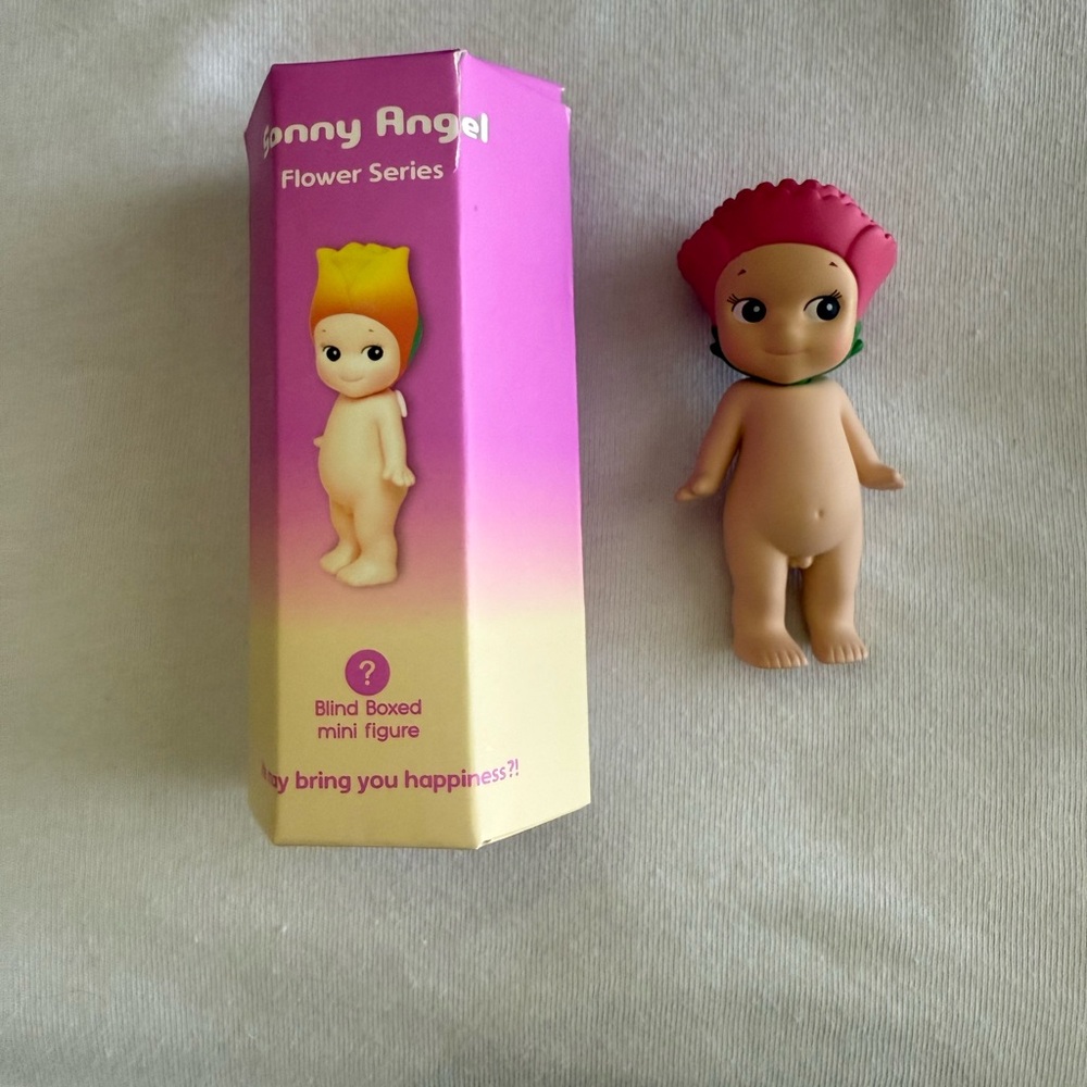 NWT Sonny Angel Flower Series Mini Figure - Carnation.